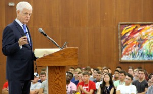 Mario Gabelli, BS '65, speaks to the Gabelli School of Business Class of 2020 during an orientation session on Monday, Aug. 29, 2016. (Photo by John Schoonejongen)